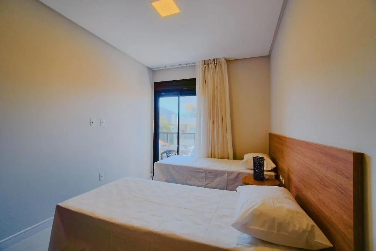 Excelente Localização - No Centro de Bombinhas, Próximo do Mar - 2 dorms 5 pessoas Apartamento