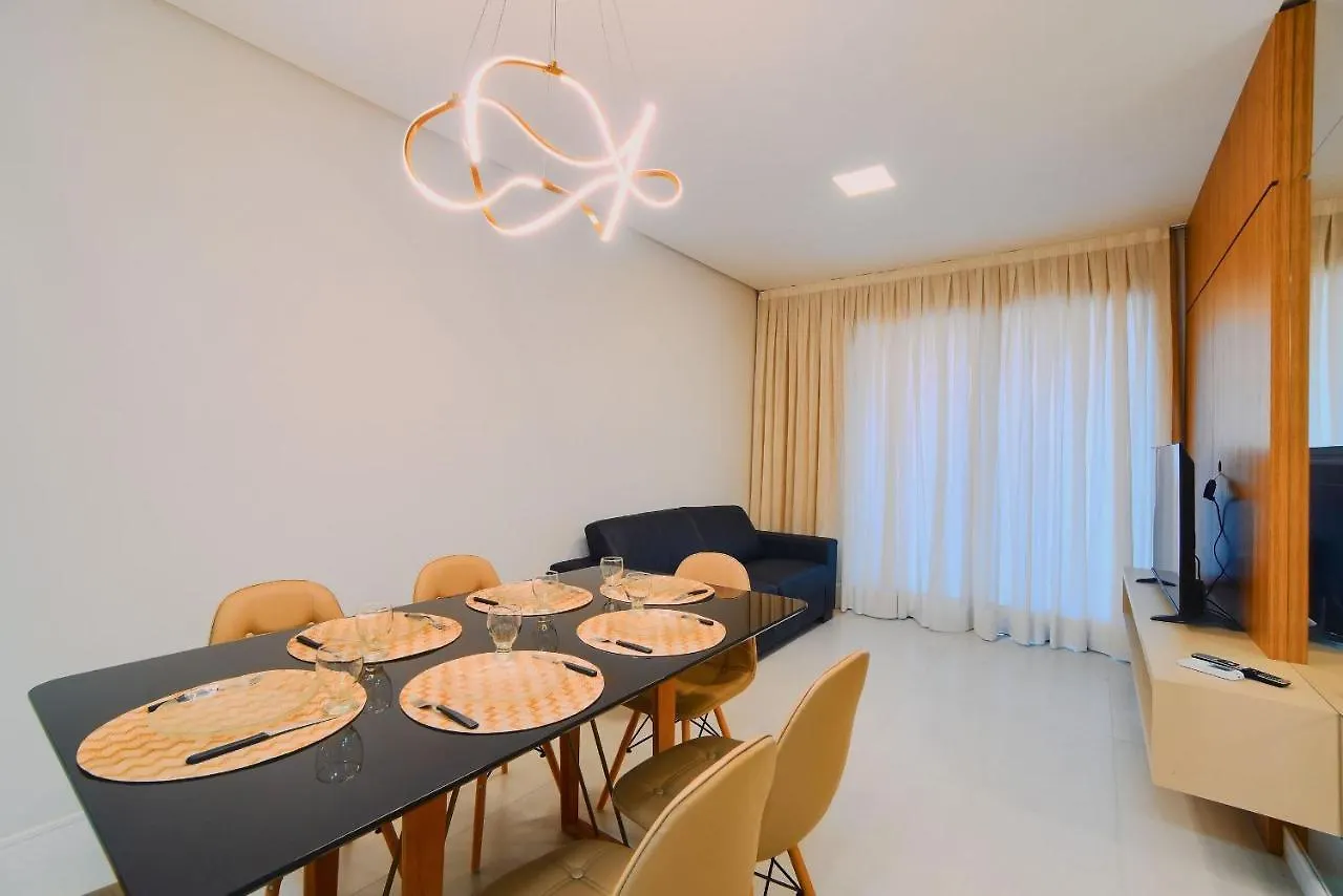 Excelente Localização - No Centro de Bombinhas, Próximo do Mar - 2 dorms 5 pessoas Apartamento