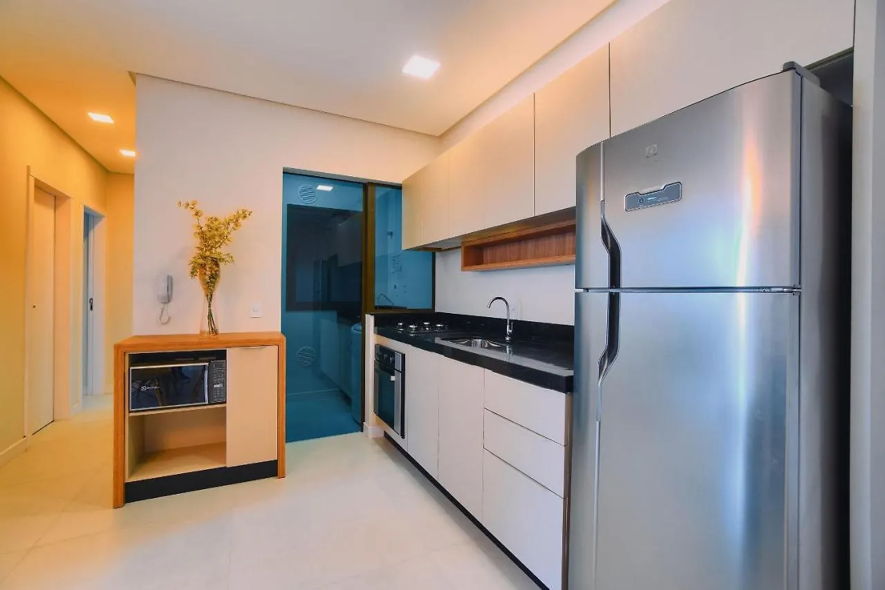 Excelente Localização - No Centro de Bombinhas, Próximo do Mar - 2 dorms 5 pessoas Apartamento