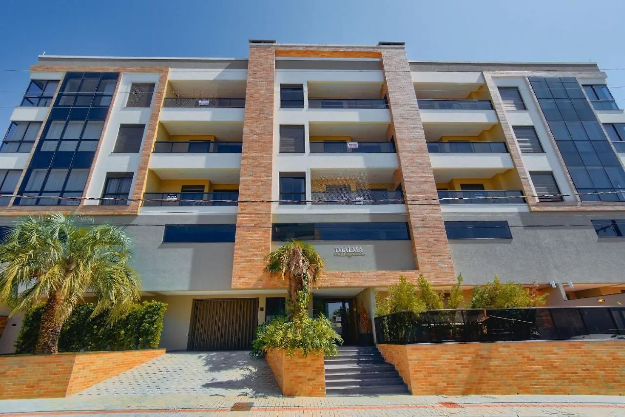 Excelente Localização - No Centro de Bombinhas, Próximo do Mar - 2 dorms 5 pessoas Apartamento