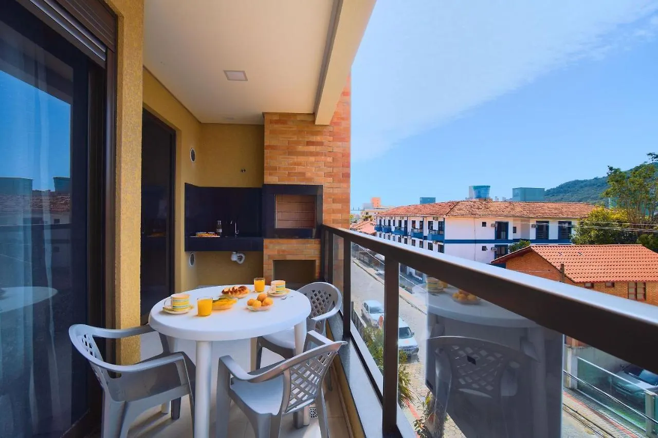 Excelente Localização - No Centro de Bombinhas, Próximo do Mar - 2 dorms 5 pessoas Apartamento Bombinhas